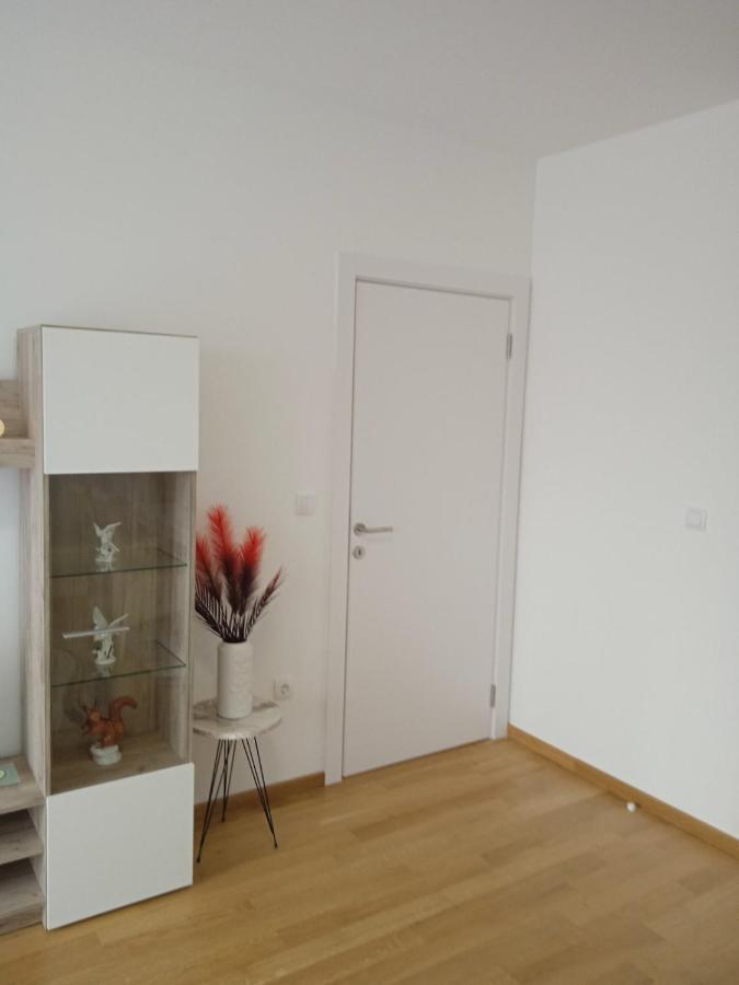 Apartment Happy Day *