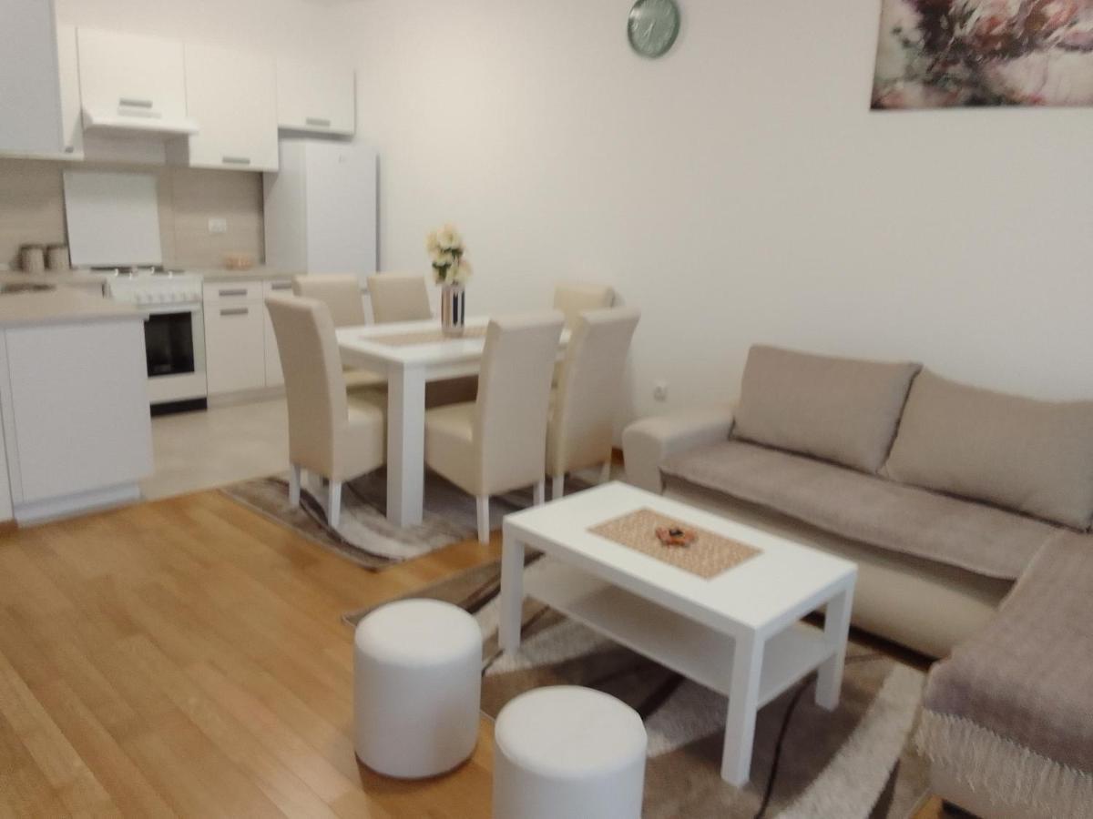 Happy Day Apartment