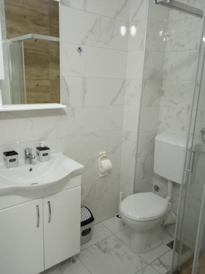 Happy Day Apartment *