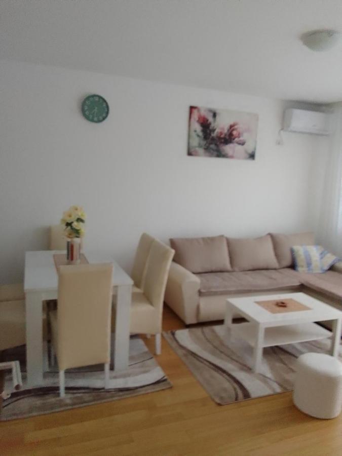 Apartment Happy Day